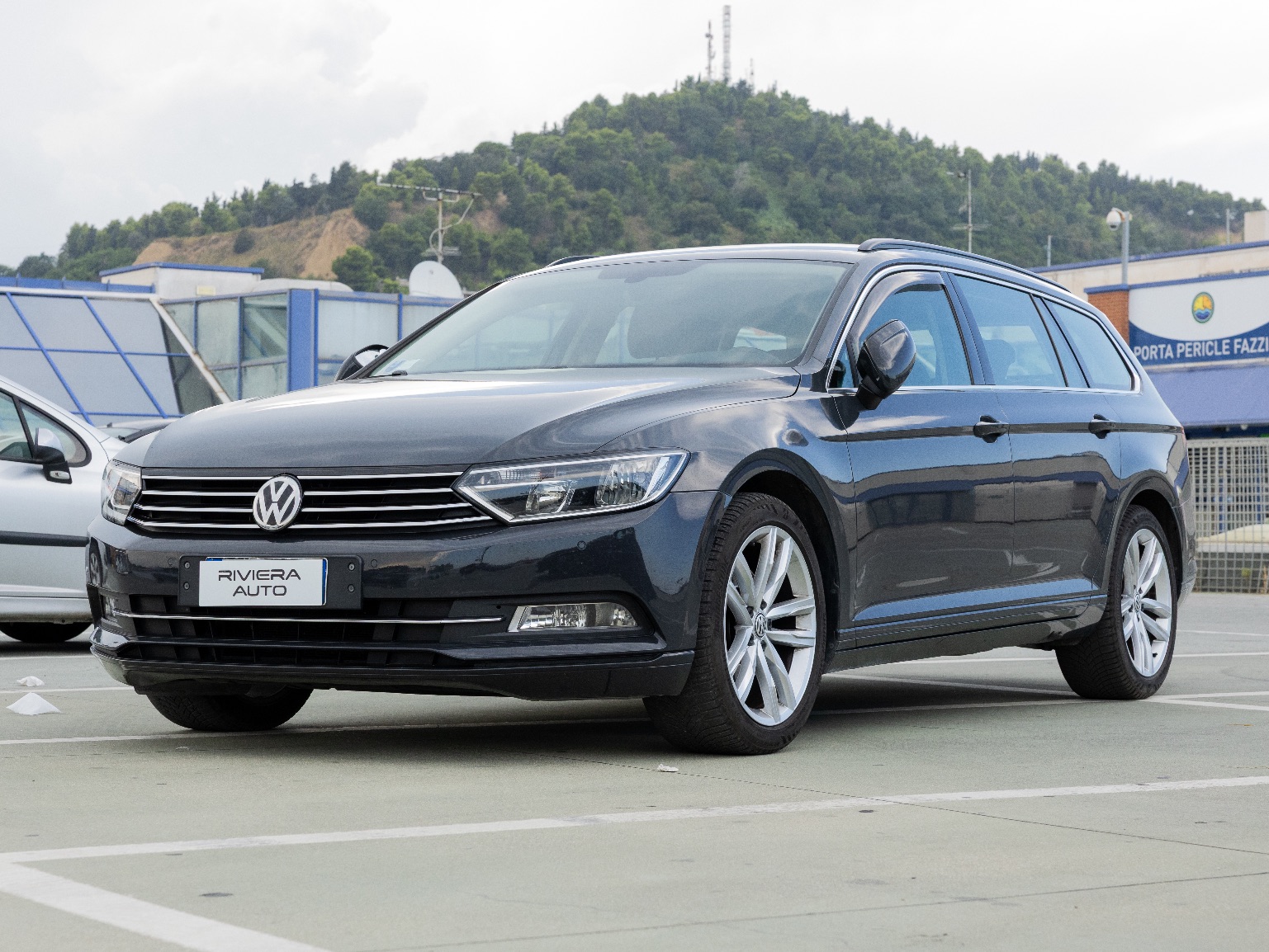 VOLKSWAGEN Passat 1.6 TDI Comfortline Automatic